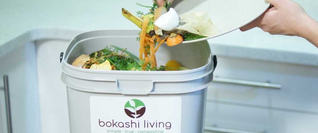 Scrapping food waste into bokashi bucket